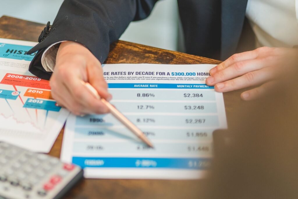 Consultant pointing to a UAE mortgage rate comparison table while explaining fixed versus variable rate options