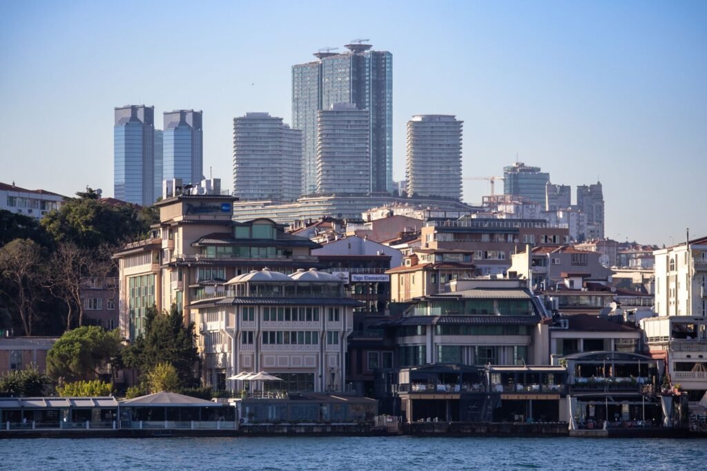 Mortgage in Dubai for Turkish Buyers: The Complete 2026 Guide to Financing Around Lira Volatility and Turkish Debt